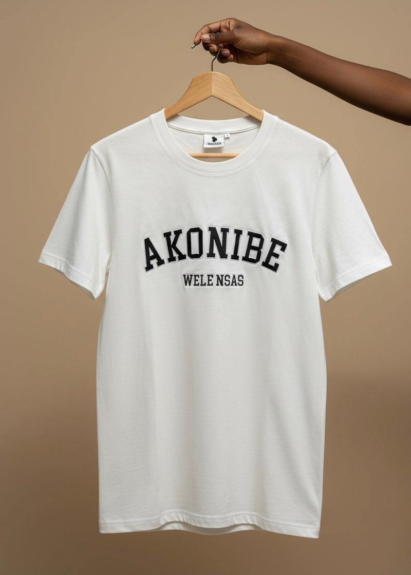 T-shirt Akonibe bordada em preto - Unissexo