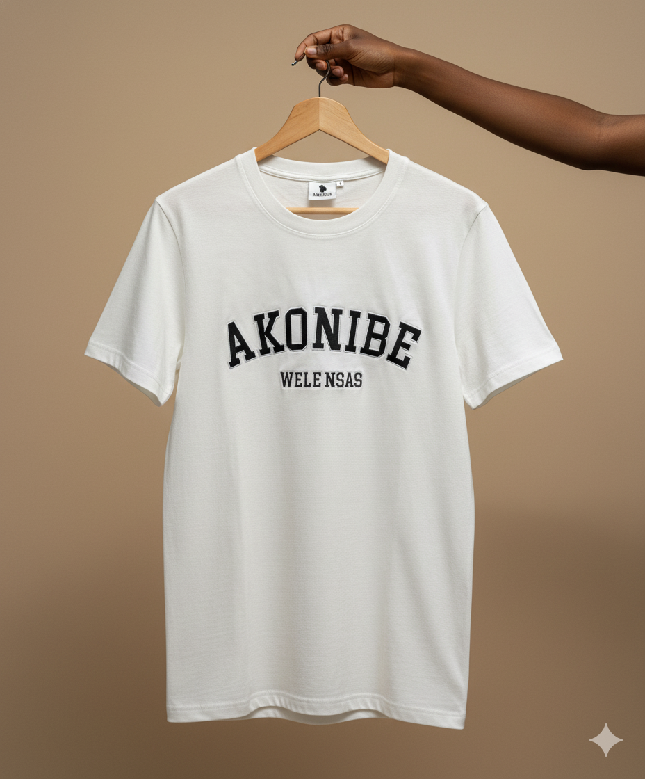 Camiseta Akonibe bordada en negro - Unisex