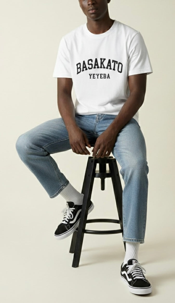 T-shirt Mbini bordada em preto - Unissexo