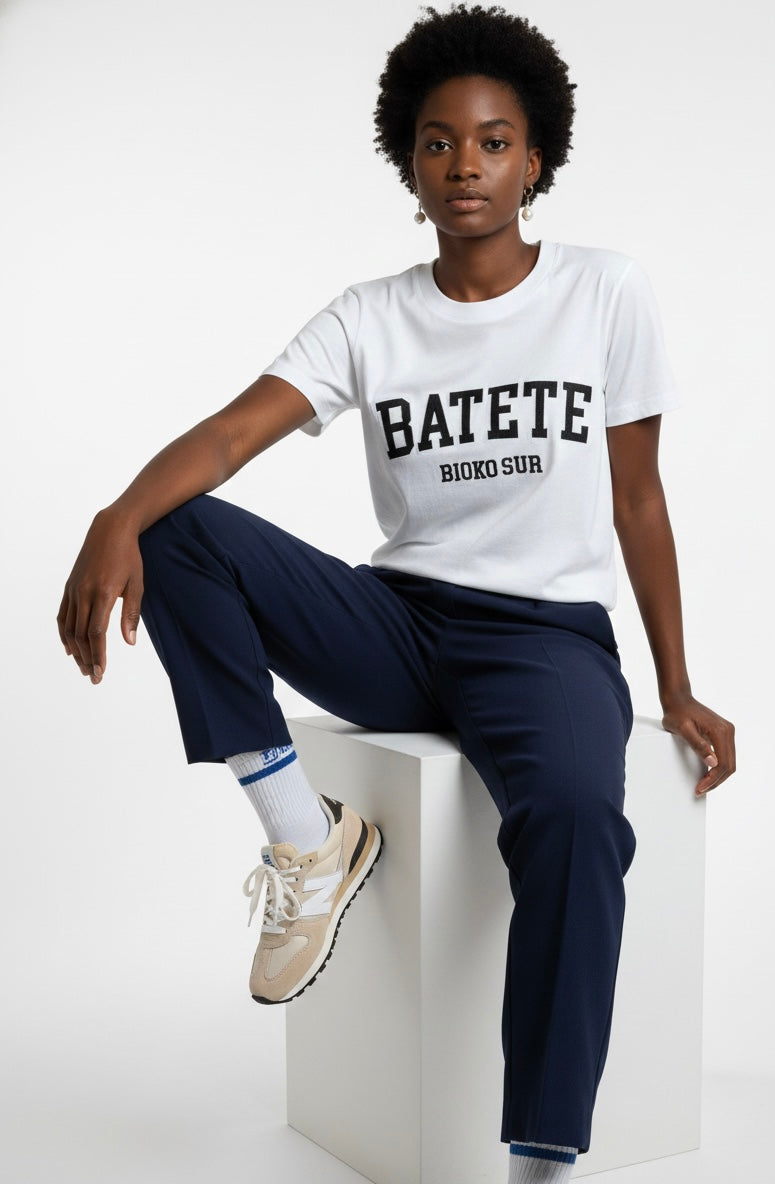 T-shirt Evinayong bordada em preto - Unissexo