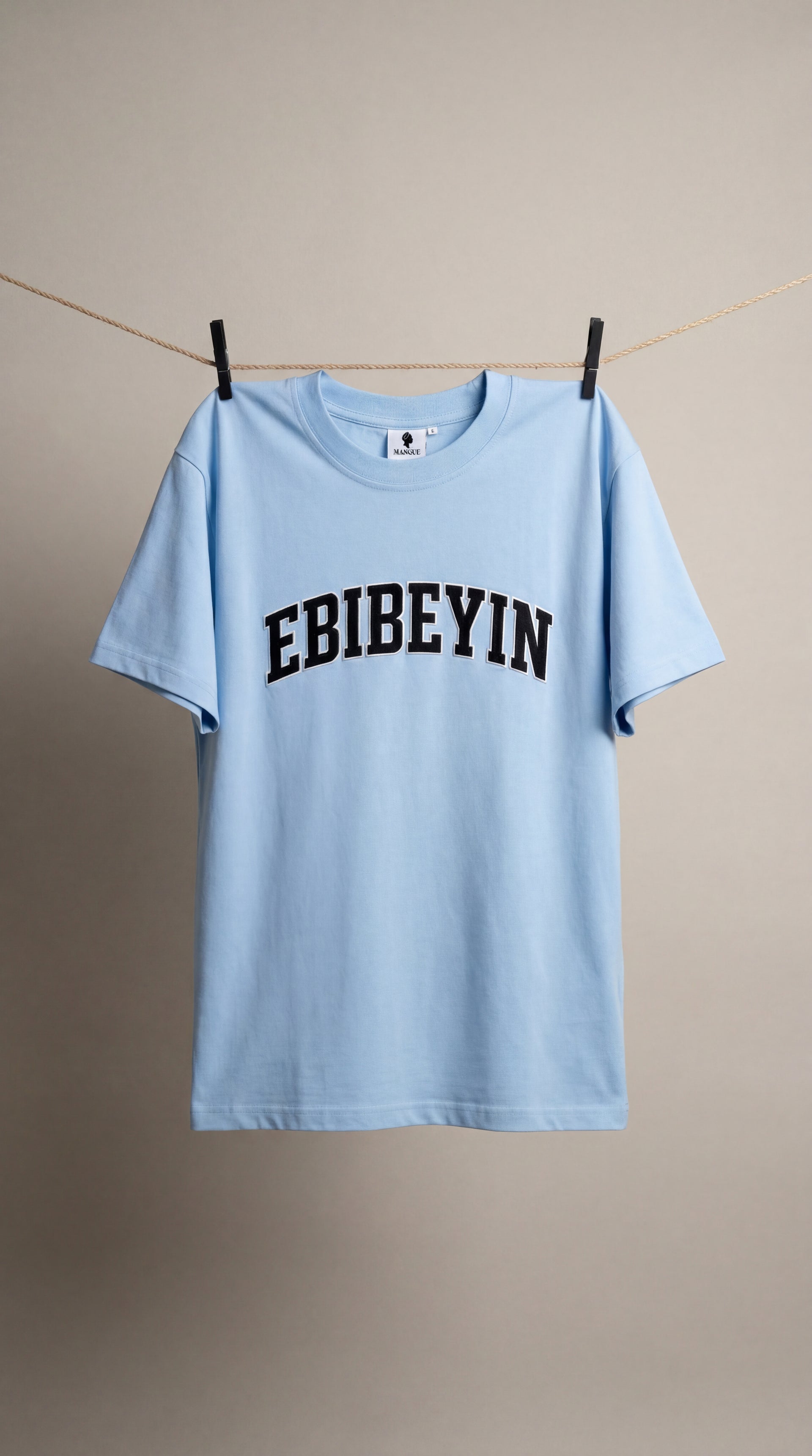 T-shirt Ebibeyin bordada em preto - Unissexo