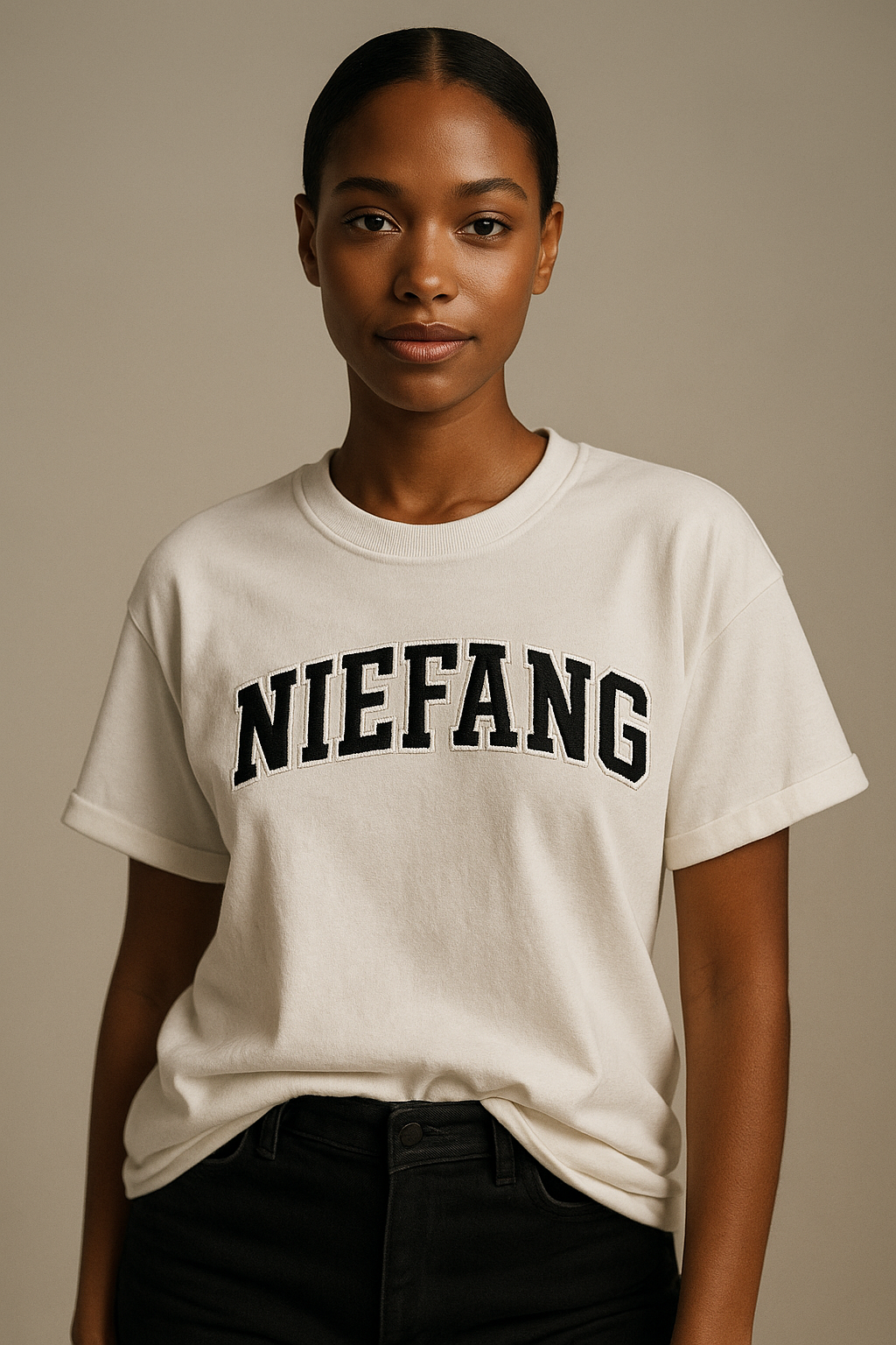 Camiseta Niefang bordada en negro- Unisex